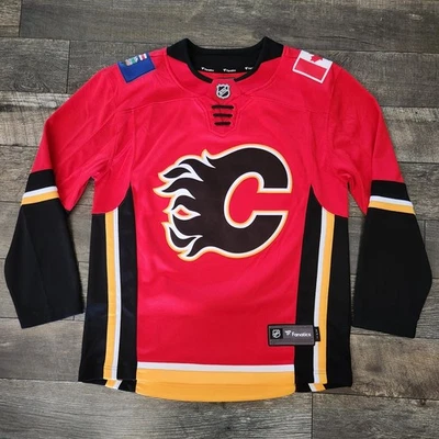 Fanatics Calgary Flames Jersey Mens Small Red NHL Hockey Canada - Image 1 of 4