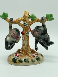 Vintage 1950s Unbranded Monkey Family in Tree salt and pepper shaker set - Picture 1 of 13