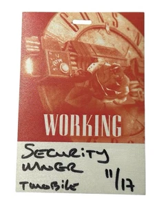 Adesivo Guns N Roses 17/11/17 GNR Pass Axl Rose Speedpress dipendente T Mobile nuovo - Foto 1 di 2