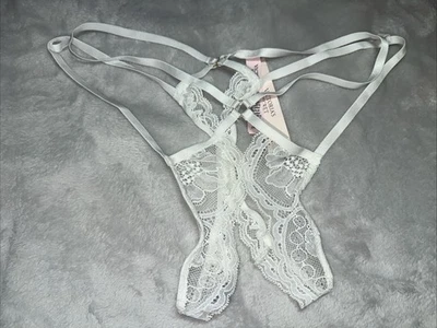 VICTORIA’S SECRET MUY SEXY Tanga Abierta de Encaje Blanco con Tirantes Grande Foto 1 de 4