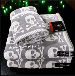 Juego de 4 toallas de baño y mano de felpa Halloween calavera y hueso cruzado Caro Home Nuevo - Imagen 1 de 7