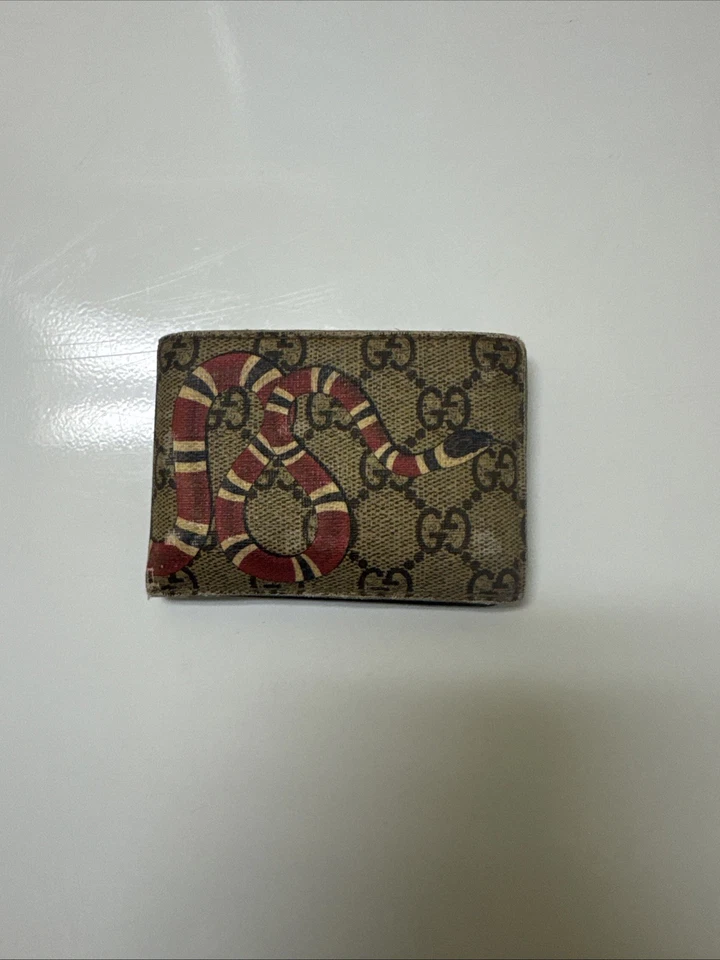 Carteira Gucci Bifold Bege GG Supreme Signature Lona Estampa de Cobra Kingsnake - Imagem 1 de 4