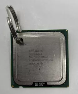 Portachiavi CPU Intel con bordi levigati e portachiavi attaccato personalizzato con CPU reali - Foto 1 di 4