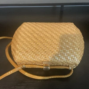 Vintage Rodo Wicker Clam Shell Purse Crossbody Bag Beige Tan - Picture 1 of 13