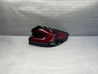 Luz trasera LED 21-23 BMW SERIE 5 M5, 530I, 540i pasajero OEM 63215A711B4 Foto 1 de 4