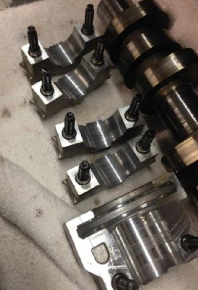 Conjunto de tampa de rolamento de eixo de comando de cabeça de cilindro Ford 4.6 5.4 ³v Mustang GT / F150 - Imagem 1 de 1