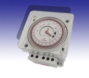 Grasslin Time Switch MIL72/1 STuZH (24hr,220-240V, 60Hz) - Picture 1 of 3