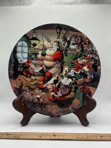 Vintage Mint Disney Christmas Plate 1993 Santa’s Workshop Mickey Minnie Pluto - Picture 1 of 4