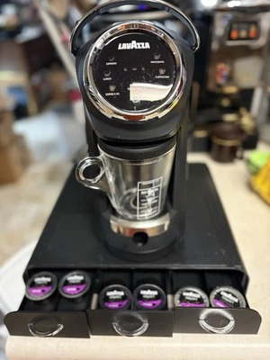 Lavazza Classy Plus Macchina da Caffè e Espresso - Nera (Usata) più Vassoio - Immagine 1 di 4