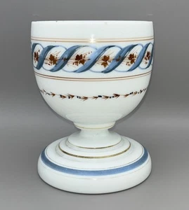 Antiguo cuenco pedestal decorativo de vidrio de leche pintado a mano 18 cm de alto 13 cm de ancho - Imagen 1 de 7