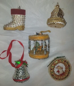 (5) Vintage Figural Push Pin Bead Sequin Ornaments Boot Bells Carrousel Wreath - Picture 1 of 7