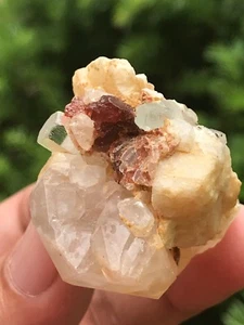 56g Quarzkristalle mit Aquamarin und Granat. - Bild 1 von 7