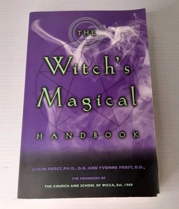 Manual Mágico de Las Brujas Libro PB Gavin Frost Wicca Brujería Hechizos Mágicos - Imagen 1 de 18