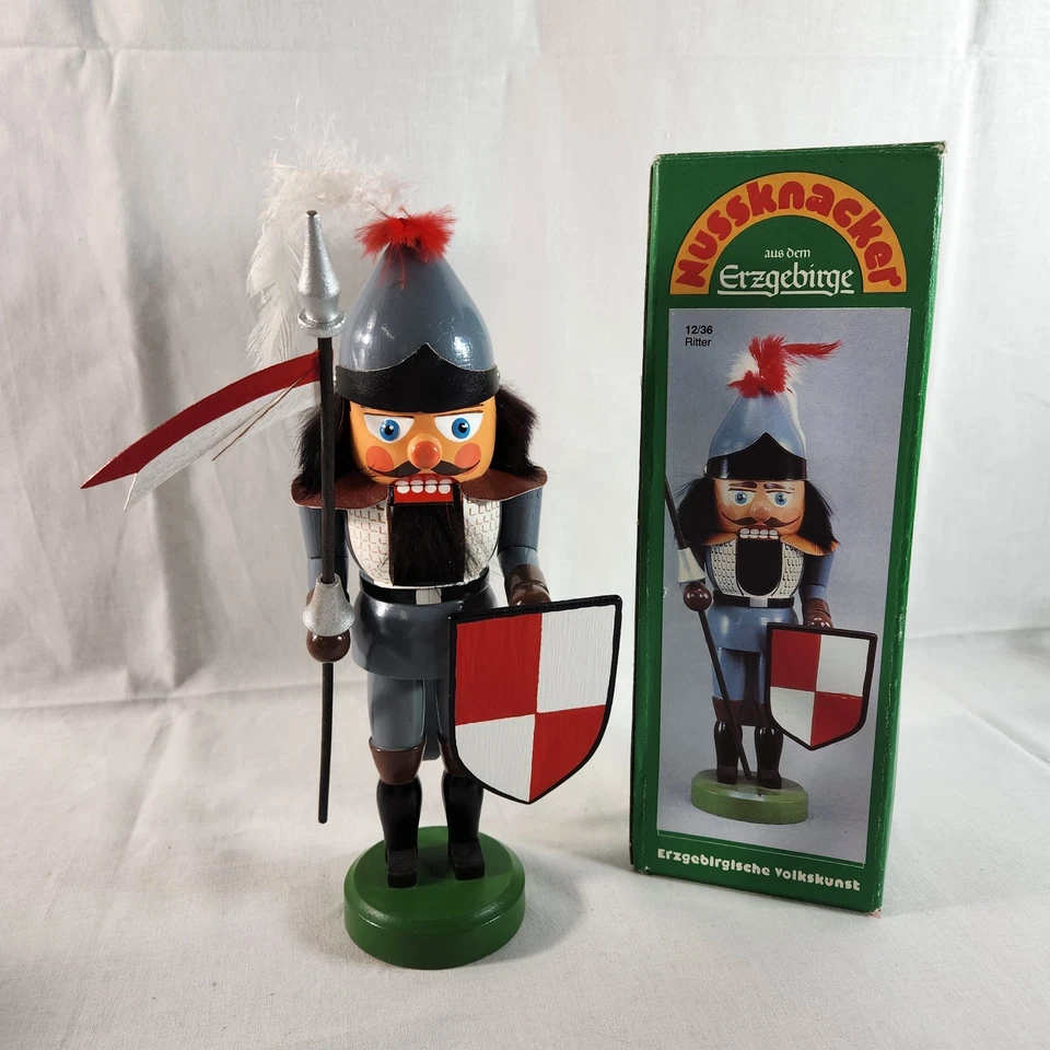 Cascanueces de Navidad Erzgebirge Handarbelt Volkskunst Cascanueces alemán en caja Foto 1 de 4