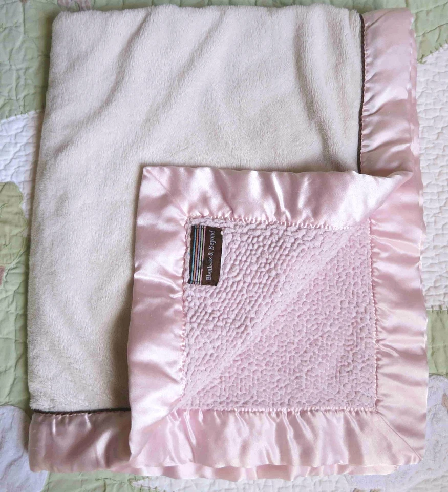 Mantas y más allá de felpa blanca con sherpa rosa con borde satinado manta bebé niña en muy buena condición Foto 1 de 3