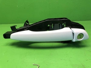 Manija de puerta delantera derecha VAUXHALL CROSSLAND X MK1 (A) 17-20 blanca - Imagen 1 de 2
