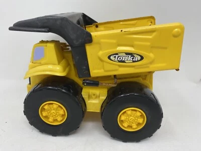 Camión de volteo Tonka Hasbro 2006 9 pulgadas construcción de metal y plástico Foto 1 de 4