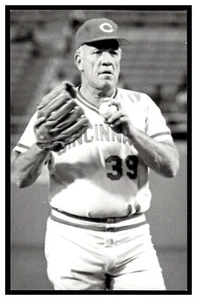 Joe Nuxhall (1978) Cincinnati Reds Vintage Baseball Postcard PCCR - Picture 1 of 2