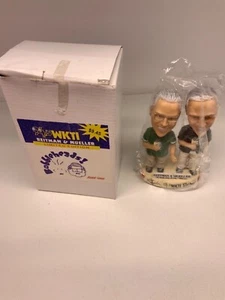 Milwaukee WI Radio Hosts Reitman und Mueller 94.5 WKTI FM SIGNIERT Wackelköpfe - Bild 1 von 5