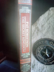 The Secret Kingdom_Pat Robertson_Leatherbound_Hardcover_1982_Very Good - Bild 1 von 12