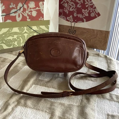 Bandolera Gucci pequeña de cuero marrón Foto 1 de 4