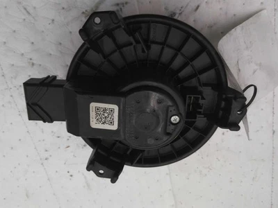 Motor soplador de climatización usado se adapta a: Toyota Rav4 2011 sin equipamiento de clima frío grado A Foto 1 de 4
