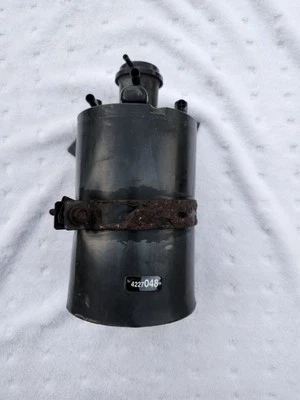 Dodge Dakota 1991-1996 primera generación bonito bote de vapor de combustible de carbón jarra tanque OEM Foto 1 de 4