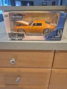 JADA TOYS 1971 CHEVY CAMARO 1/24 NARANJA CON RAYAS BLANCAS CARRERAS NUEVO EN CAJA - Imagen 1 de 7