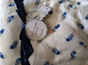 Coperta bambino morbida e coccola Zak & Zoey bianca con accenti blu 30x40 - Foto 1 di 1