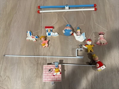 De colección IRMI Pintado a Mano Móvil M815 Musical Madre Ganso por Nursery Plastics Foto 1 de 4