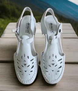 Women's Deicon Sandals White Slip On Flats 9 M LEATHER Upper Cushion Sole,new - Picture 1 of 5