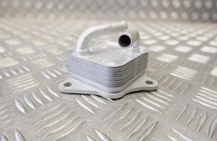 Conjunto de enfriador de aceite OEM 15710-25010/15710-F0010 | TOYOTA OEM Foto 1 de 4