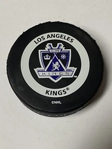 1999 LOS ANGELES KINGS NHL OFFICIAL GAME PUCK LOGO BETTMAN ORANGE LA - Picture 1 of 5