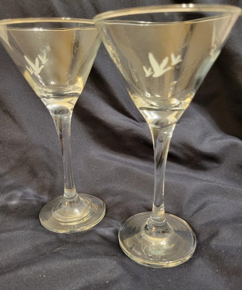 Vodka de ganso gris grabado 7,5” de alto 4 oz tallo de vasos de martini Foto 1 de 1