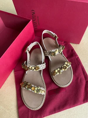 VALENTINO GARAVANI Sandalias Planas Italianas Cuero Beige Nuevas, Talla EU 38 1/2. Foto 1 de 4