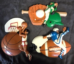 Vintage Burwood Sport Wanddeko 1991 Kinderzimmer 3213 - 3 Stück Baseball Football... - Bild 1 von 11