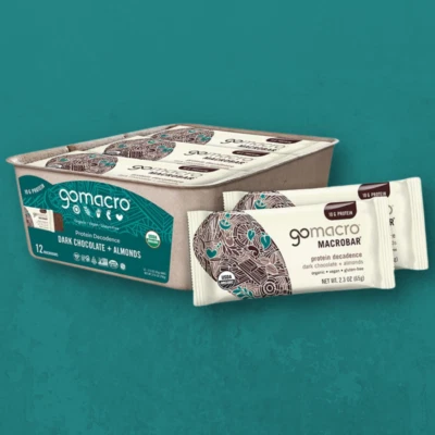 Barritas de proteína vegana orgánica GoMacro MacroBar - chocolate negro + almendras 2,3 onzas Foto 1 de 4