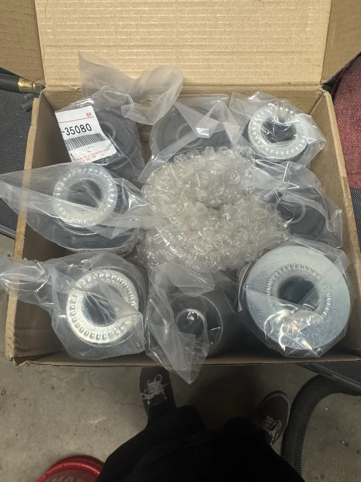 Juego de bujes de brazo de control superior e inferior GENUINO OEM TOYOTA 95-04 TACOMA 4X4 Foto 1 de 2