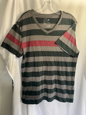 On the Byas Men’s M one listra vermelha com listras verdes e cinza alternadas decote em V - Imagem 1 de 4