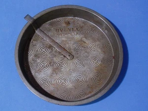 CAKE PAN ROUND 8"x 1 1/4" VINTAGE MADE IN USA OVENEX WITH SLIDE BAR - Picture 1 of 2
