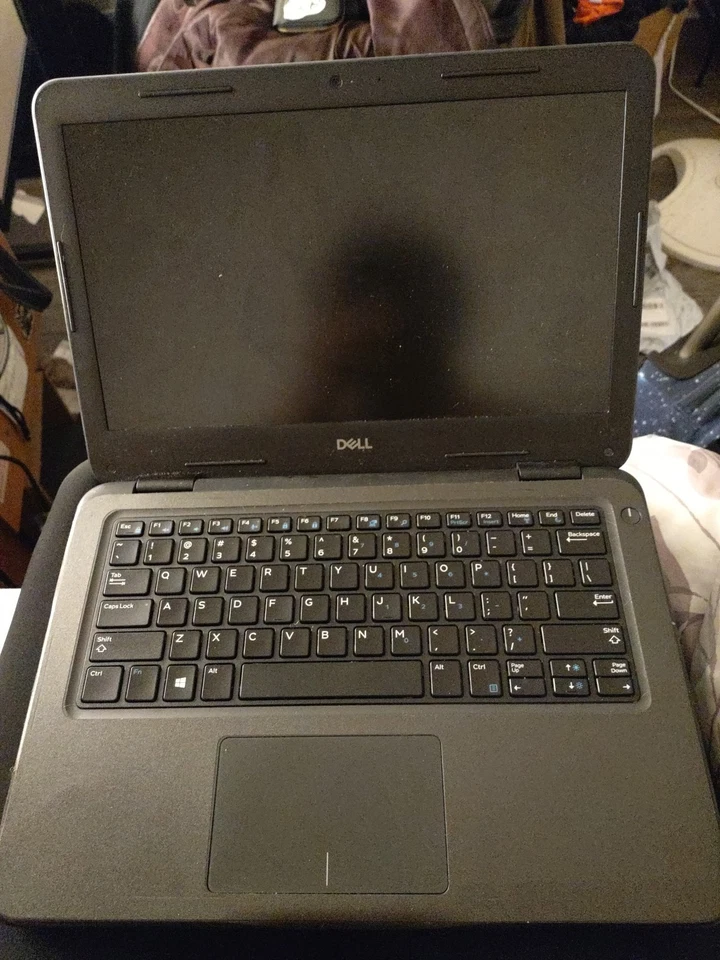 Ноутбук Dell Latitude 3300 13,3 дюйма Intel Core i3, 4 ГБ RAM, 128 ГБ SSD, Windows 10 - Изображение 1 из 3