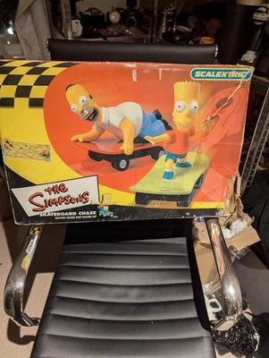 MICRO SCALEXTRIC SET THE SIMPSONS SKATEBOARD CHASE COMPLETE & WORKING - Image 1 of 4