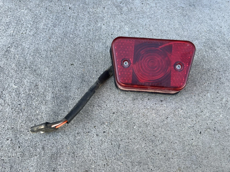 Conjunto de luz de freno trasera Polaris Trail Boss 330 2005 Trailboss Foto 1 de 4