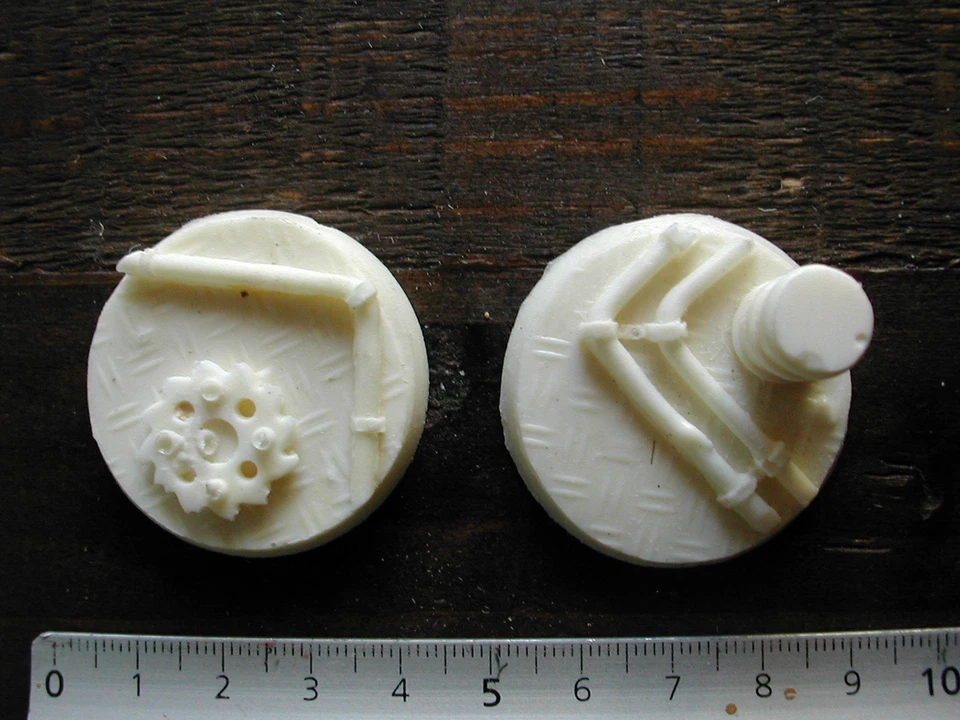 2x SOCLES/BASES ROND/ROUND 40MM RESINE TECHNICAL (NECROMUNDA/W40K... etc)  #203 - Photo 1/1