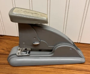 Swingline vintage n. Cucitrice 3 velocità grigia made in USA funzionante art deco - Foto 1 di 9