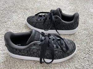 Adidas Cloudfoam Negro/Gris Oscuro Estampado Animal Tenis Zapatos Talla Para Mujer EE. UU. 7  - Imagen 1 de 8