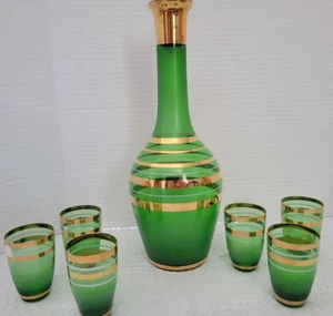 Decanter vintage Boemia ceca verde e oro a righe e 6 bicchieri senza tappo - Foto 1 di 5