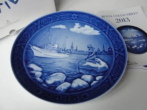 2013 ROYAL COPENHAGEN CHRISTMAS  PLATE HARBOUR - Picture 1 of 2