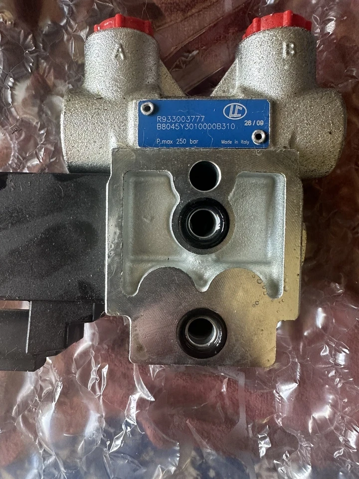 REXROTH BOSCH R933003777 B8045Y3010000B310 Bankable Valve Section