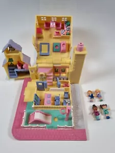 Bluebird Polly Pocket 1993 Light-Up Village Schulhaus Spielset, 100% Vintage - Bild 1 von 8